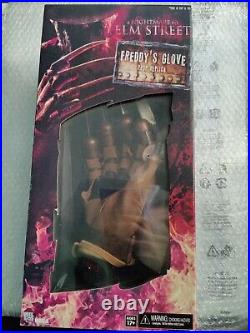 2010 NECA Nightmare on Elm Street Freddy Krueger Remake Glove Replica RARE NEW