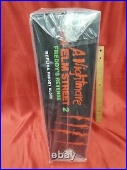 A Nightmare On Elm Street 2 Freddy's Revenge Deluxe Freddy Krueger Glove