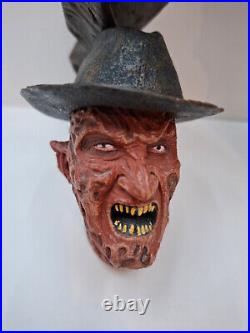 A Nightmare on Elm Street Freddy Krueger 46cm bewegungsaktivierte Soundfigur