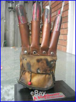 Freddy glove Nightmare Elm Street Part 1 high end glove with stand and poster