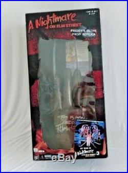 (JSA) Authenticated Nightmare Elm Street FREDDY KRUEGER Glove Signed