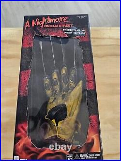 NECA 1984 Nightmare On Elm Street Freddy's Glove Prop Replica