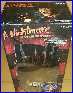 Neca A Nightmare On Elm Street 3 Dream Warrior Freddy's Glove Prop Replica