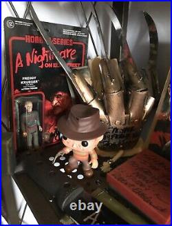 Nightmare On Elm Street Freddy Krueger Glove Signed By Robert Englund
