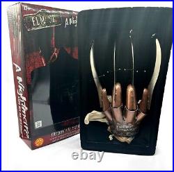 ROBERT ENGLUND SIGNED A Nightmare on Elm Street Freddy Metal Glove COA & PIC